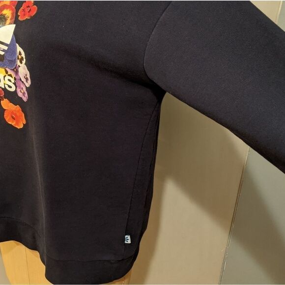 SOLD Adidas Sweatshirt - Picture 6 of 7